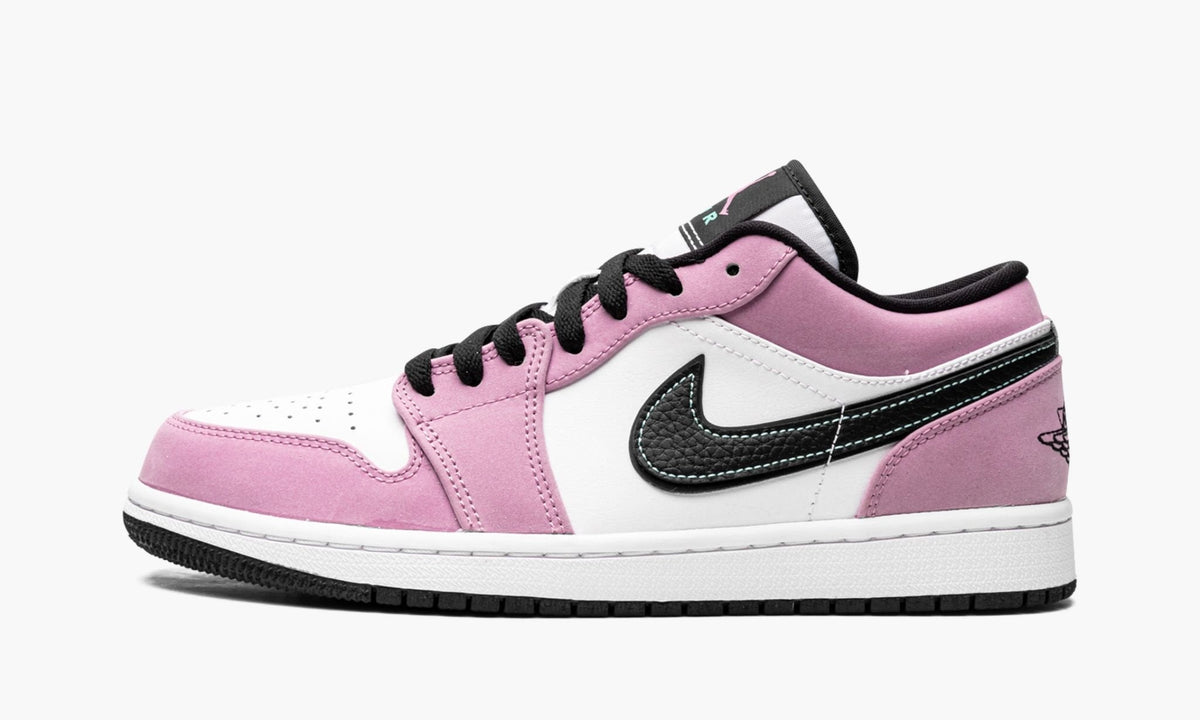 Air Jordan 1 Low SE Violet Shock Sneakers