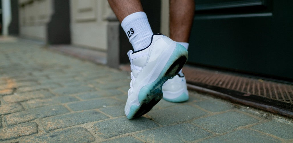 Jordan 11 Retro Low Legend Blue Sneakers